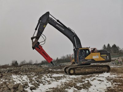 Kladivo na Volvu firmy MROZEK. Na obrázku model s typovým značením ROCK 505.