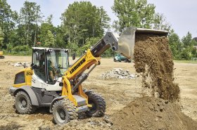 Výhody dvou tříd v jedné mašině: Liebherr vstoupil do segmentu teleskopických nakladačů