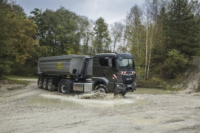 Tahače sklápěcích stavebních návěsů MAN TGS mohou být osazeny také motorem MAN D15.