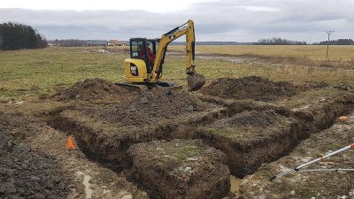 Ukázka z praktického výcviku na minirýpadle Caterpillar.