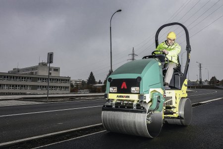 U JH Stavební stroje umí poradit a pomoci i se silniční a asfaltovou technikou Ammann.