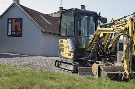 V Bezděčíně u Mladé Boleslavi se o zákazníka postarají od A do Z. Mají dobré vztahy s dodavateli, půjčovnu, vlastní servis a dlouholeté zkušenosti.