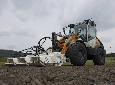 Vibrační deskový zhutňovač SBV 80 HC3. (foto Stehr)