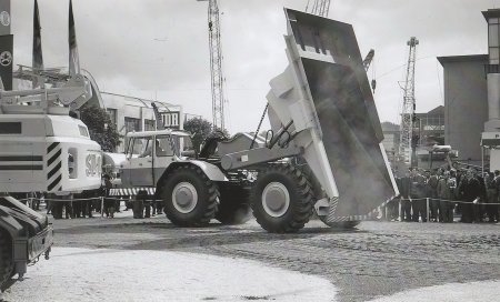 T 180-2 se v této podobě začal sériově vyrábět v tehdejším n.p. Stavostroj