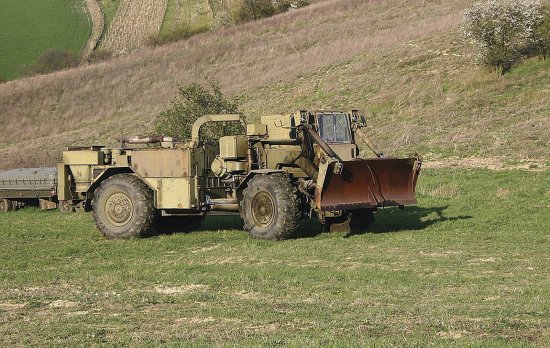 DOK je hodně výkoná a univerzální mašina, ale zároveň konstrukčně složitá a provozně velmi náročná. (foto brdm2)