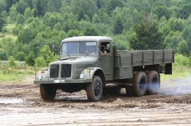 Tatra 111 byla vyvinuta pro německou armádu, dnes má i vlastní pomník