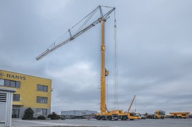 Největší a zatím jediný. Mobilní stavební jeřáb Liebherr MK 140 PLUS dorazil do Česka