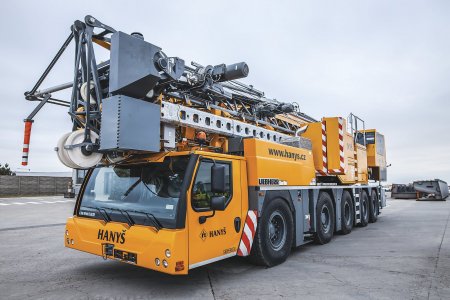 Liebherr MK 140 PLUS je výkladní skříní výrobce v oblasti mobilních stavebních jeřábů.