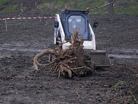 Sestry nakladač využívaly například k převozu pařezů k pálení.