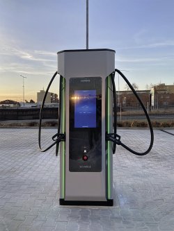 Nabíječka pro nákladní vozidla Siemens Sicharge D o výkonu 300 kW.