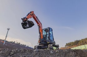 Doosan uvádí na trh novou generaci mini rypadel. Prvními modely jsou DX27Z-7, DX35Z-7, DX50Z-7 a DX55R-7