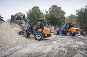 Vyrobeno v Tobroco-Giant. Doosan vstupuje na trh s kompaktními kolovými nakladači