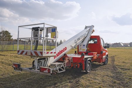 Plošiny STEIGER využívají automobilový podvozek, který dovoluje přepravu po vlastní ose i na velké vzdálenosti.