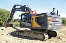 Za bestsellerem do Metrostavu: Volvo EC250E L dostalo maximální výbavu a 3D nivelaci