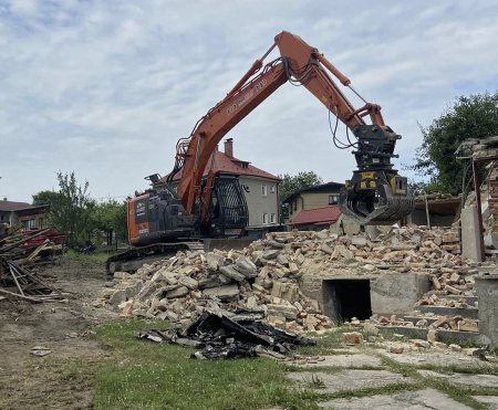 Sortýrovací kleště MB G1200 provozované společností Peroutka DopStav Ostrava s.r.o.