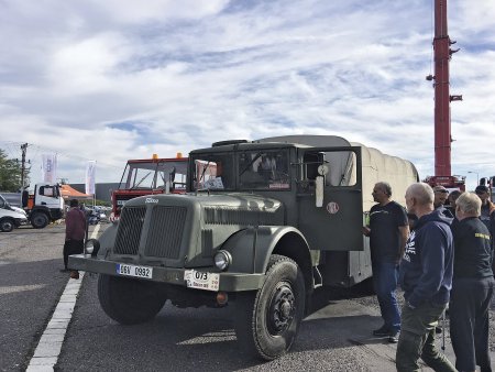 Tatra 111 je jedním z nejslavnějších nákladních automobilů značky Tatra. Jezdila u německé i československé armády.