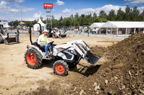 Bobcat představil moderní koncepty. Zaměřují se na elektrifikaci, digitalizaci, autonomii a gamifikaci