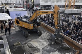 Několik světových premiér aneb Liebherr na veletrhu Bauma 2022