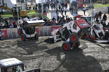 Demoshow Bobcat.