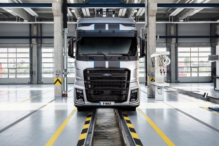 Servisní síť Ford Trucks zajišťuje záruční i pozáruční opravy.