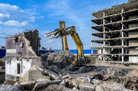 Od demolice k domu: Udržitelná recyklace stavební suti