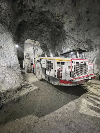 Die GHH Group ist auf die Entwicklung und Produktion von Maschinen für den untertägigen Bergbau spezialisiert.  MK-42 Muldenkipper auf dem Foto.