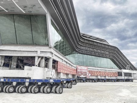 Jednotlivé moduly transportérů se mezi sebou navzájem mechanicky a elektronicky propojují do větších celků.