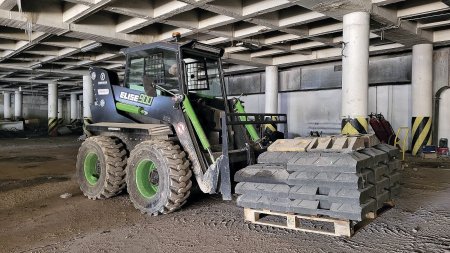 Ve stavebnictví zastanou elektrické smykem řízené nakladače FIRSTGREEN širokou škálu úkolů.