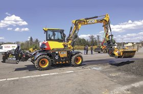 Koncept 3 v 1 pro opravu silnic. JCB POTHOLE PRO je jako multifunkční švýcarský nůž