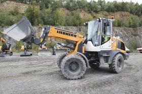 Liebherr vyrazil na turné. Nechyběl dumper TA230 ani soutěž pro posádky