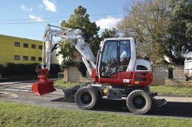 Excelentně vybavené kolové rýpadlo Takeuchi TB 395 W našlo svého majitele