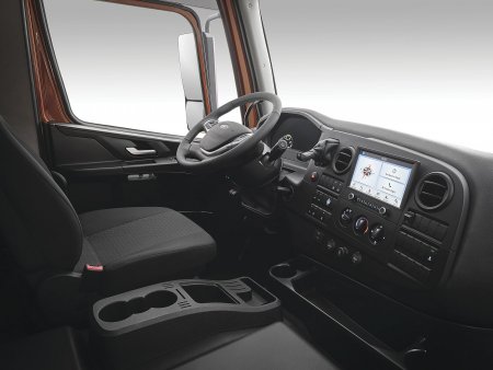 Moderní kabiny řady F-LINE nabídnou nové materiály a vylepšenou ergonomii ovládacích prvků.