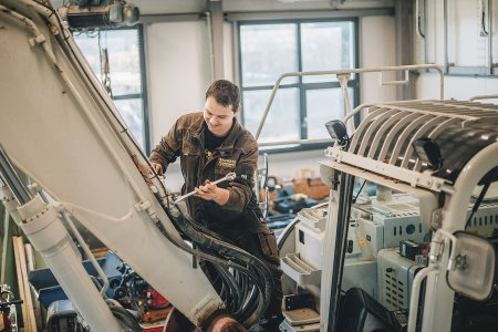 Zkušení mechanici v dílenském i výjezdním servisu jsou lidé na svém místě.