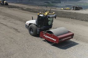 Trimble úspěšně dokončil test plně autonomního zemního válce!