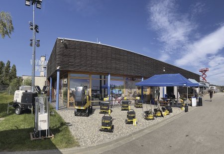 Současný nejdůležitější produkt firmy NorWit je ručně vedená hutnicí technika Bomag.