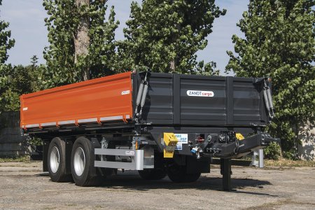 Tandemový sklápěč TAT-K 180 má celkovou hmotnost 19 tun, světlou ložnou délku 5 500 mm a nabízí vynikající užitečné zatížení.