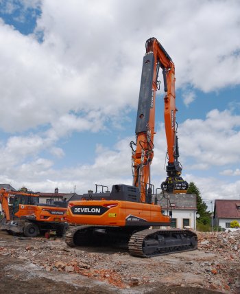 DEVELON DX380LC-7K reprezentuje nejnovější generaci těžké stavební techniky, která kombinuje vysoký výkon s maximální provozní efektivitou.