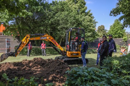 Speciální plochu na bagrování malými rýpadly připravil TERRAMET hned za hlavním pódiem. Zde bylo možné se rovněž seznámit s nivelačními 2D / 3D systémy Nivelis. 