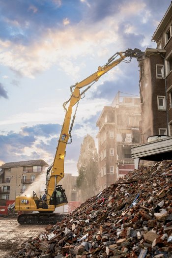 Dosah s demoličním nástrojem (UHD výložník) o hmotnosti 3300 kg je až do výšky 20 m.