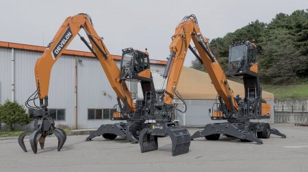 Průmyslové rypadlo DX270WMH-7 (o hmotnosti 27,5 tuny) je určeno k plnění nejnáročnějších úkolů v nejrůznějších oblastech třídění a manipulace s materiálem.