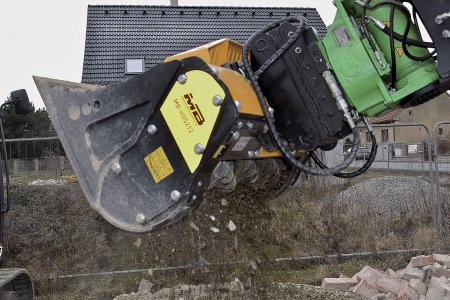 Výhodou třídicí lžice MB-HDS212 je rovněž systém vyměnitelných rotorů, pomocí které si nastavíte, v jakém stupni jemnosti budete materiál třídit.