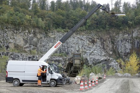 Servisní tým Metso ověřuje parametry nástavby Truck Body u zákazníka. Na snímku zařízení pro kontrolu ideálního rozložení nákladu.