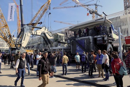 Bauma demonstrovala globální výzvy, mezi které patří udržitelnost, digitalizace a pokrok. Nechyběla však ani tradiční lákadla v podobě obřích strojů.