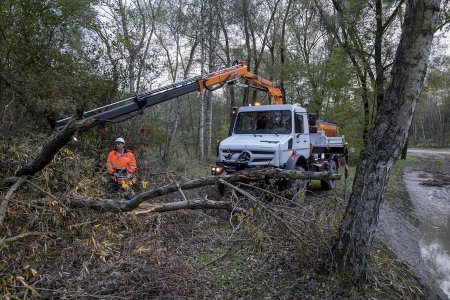 Nebude chybět ani offroadový Unimog U 5023 s nakládacím jeřábem a navijákem pro vlastní vyproštění.