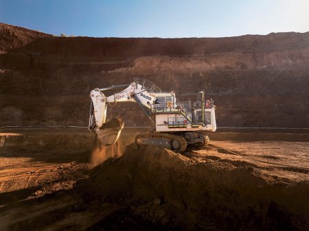 První elektrické rypadlo R 9400 E bylo uvedeno do provozu na železnorudném dole Cloudbreak v oblasti Pilbara v Západní Austrálii. Stroj je výkonově srovnatelný s dieselovou verzí.