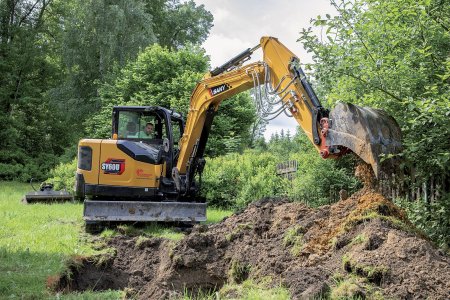 Jedna z nejslibnějších novinek na českém trhu – SANY SY60U. Nový design jde ruku v ruce s perfektním zpracováním vnitřku kabiny, která připomíná spíš interiér ve voze vyšší střední třídy.