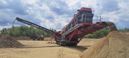 Třídič FINLAY 693+ SPALECK s třídicí plochou 6,1 × 1,5 m a technologií Flip Flow.