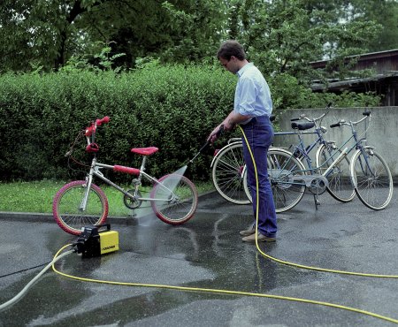 Důležitým milníkem v historii společnosti Kärcher je rok 1984. Tehdy byl uveden vysokotlaký čistič HD 555, kterým firma vstupuje na trh zaměřený na soukromé uživatele.