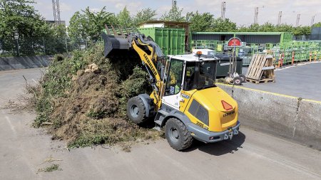 Stroje jsou v provozu na několika místech v okolí Kodaně. Manipulují s širokou škálou odpadu pomocí lopat či vidlí.