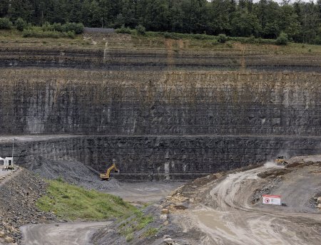 Kamenolom Lukase Gläsera v Kirchberg-Zwingelhausenu je od Mnichova vzdálen 270 kilometrů. Výška stěny dosahuje 70 m.